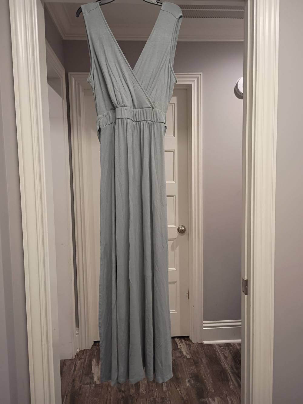 Lulu's Sleeveless V-Neck Maxi Dress in Light Gray Women's Size Large USA